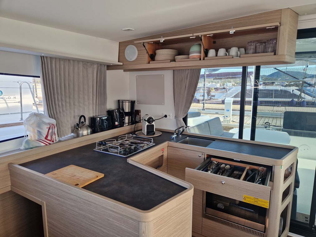 Lagoon 42 - 4 + 2 cab. — photo 8
