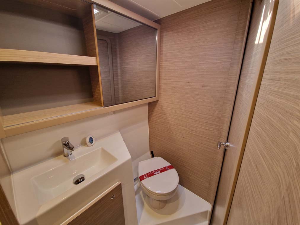 Lagoon 42 - 4 + 2 cab. — photo 13