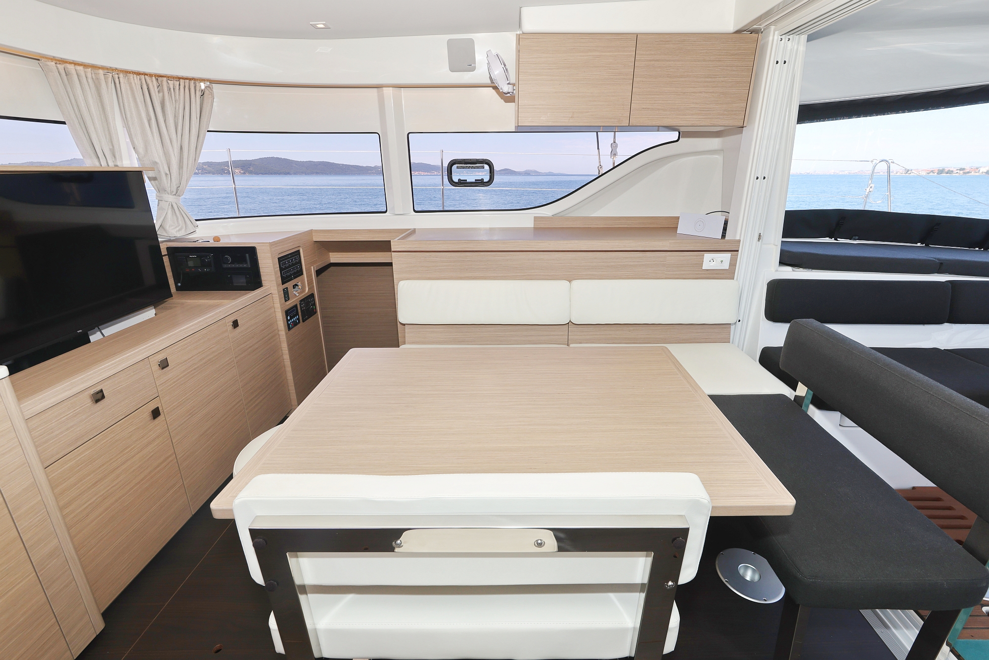 Lagoon 43 - 4 + 2 cab. — photo 50