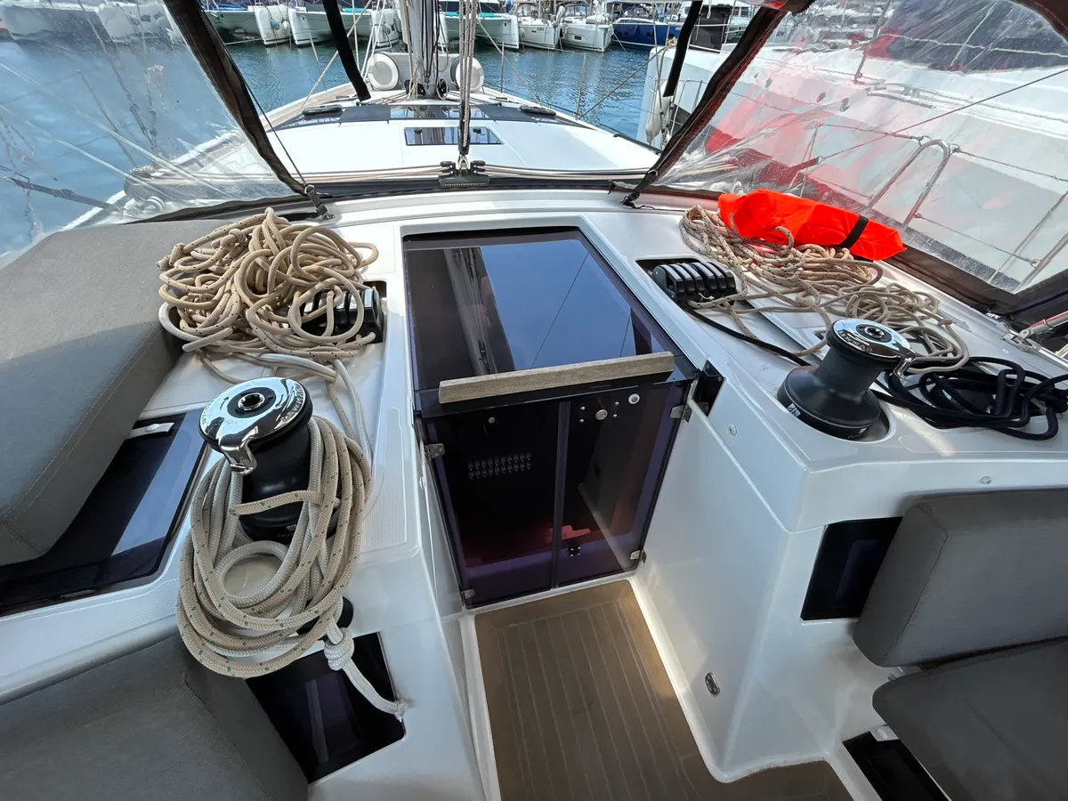 Dufour 470 - 4 + 1 cab. — photo 8