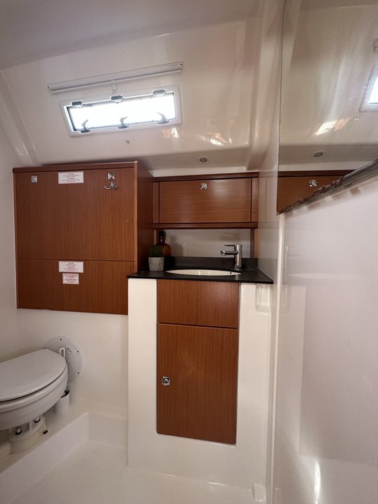 Bavaria Cruiser 51 — photo 16