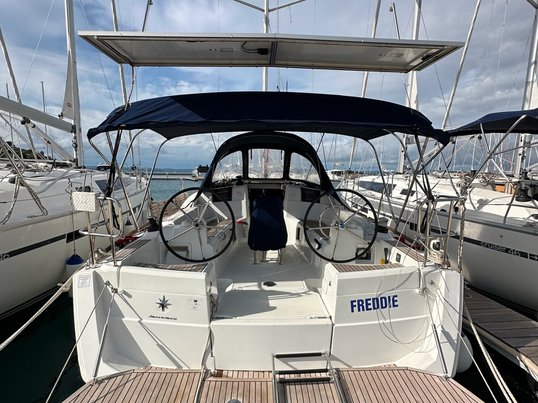 Sun Odyssey 389 — photo 1
