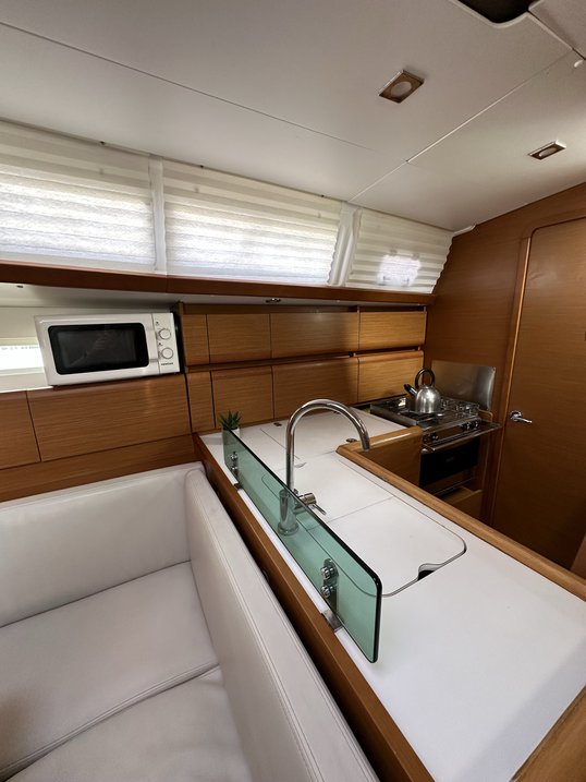 Sun Odyssey 389 — photo 10