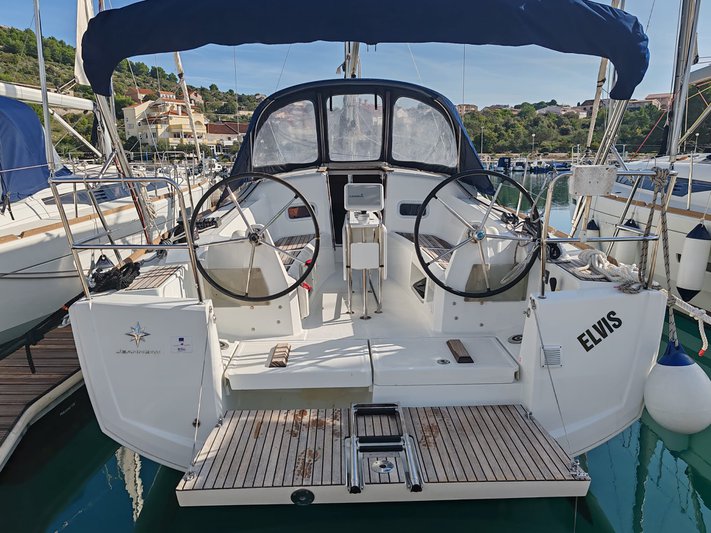 Sun Odyssey 349 - 3 cab. — photo 1