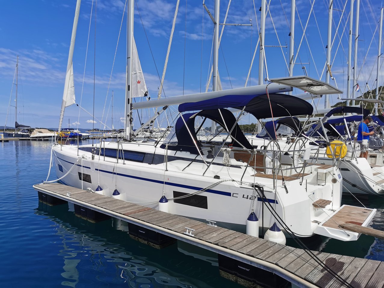 Bavaria C42 — photo 3