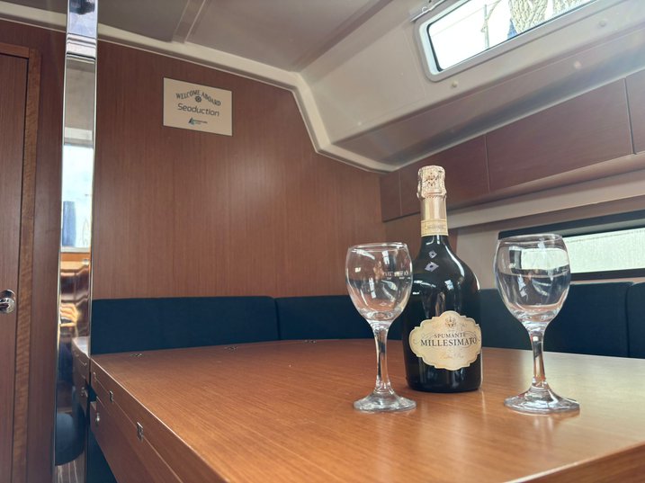 Bavaria C42 — photo 8