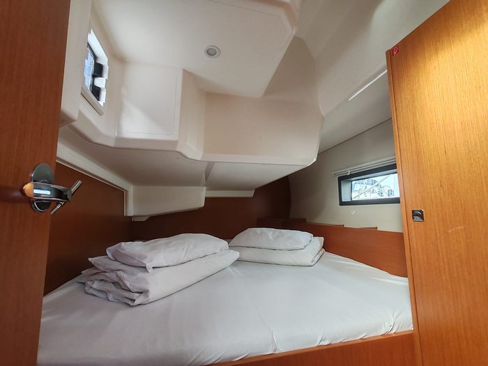 Bavaria C42 — photo 9