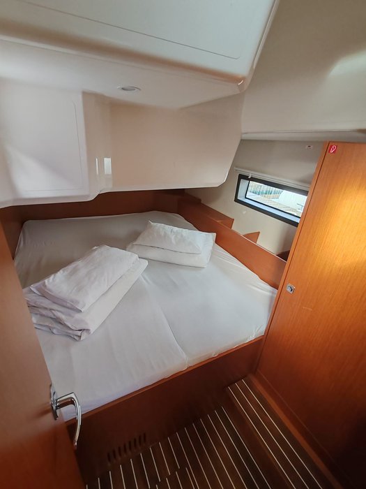 Bavaria C42 — photo 12