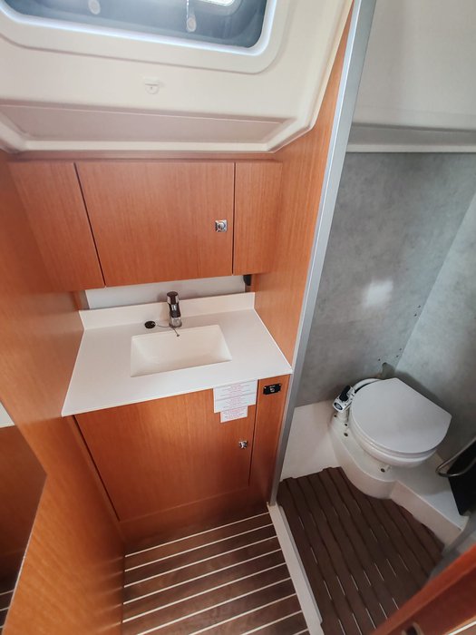 Bavaria C42 — photo 14