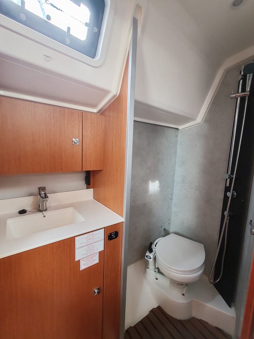 Bavaria C42 — photo 15