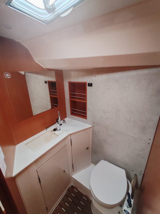 Bavaria C42 — photo 16