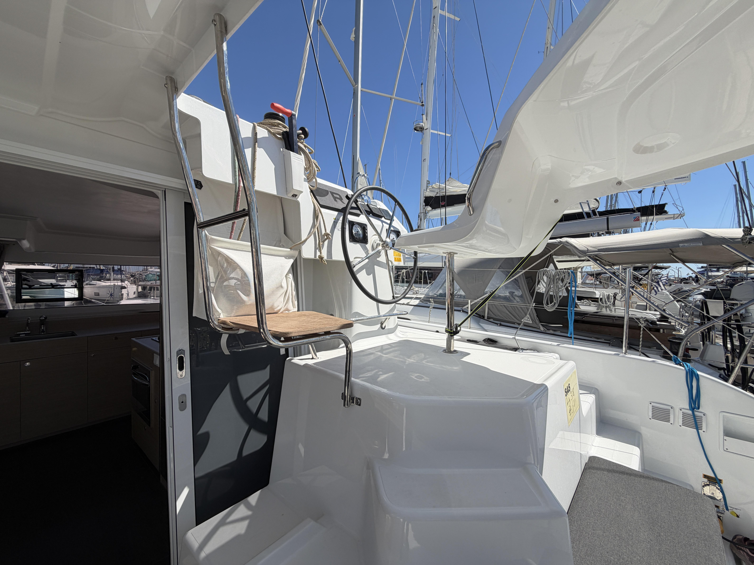 Lagoon 38 - 3 + 2 cab. — photo 6