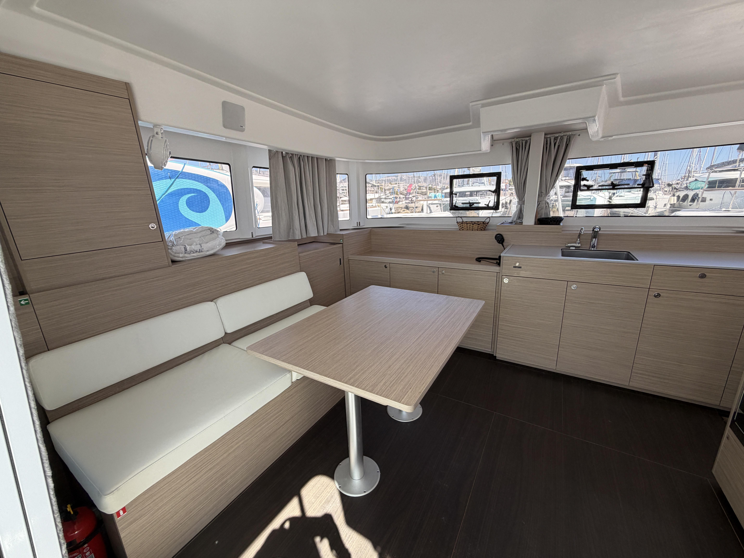 Lagoon 38 - 3 + 2 cab. — photo 8