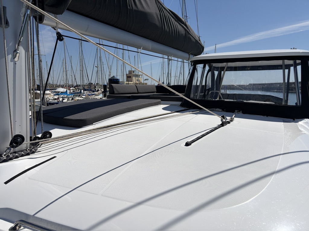 Lagoon 43 - 4 + 2 cab. — photo 9