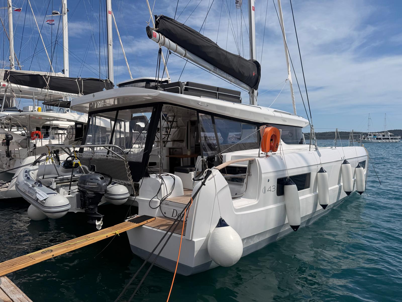 Lagoon 43 - 4 + 2 cab. — photo 8