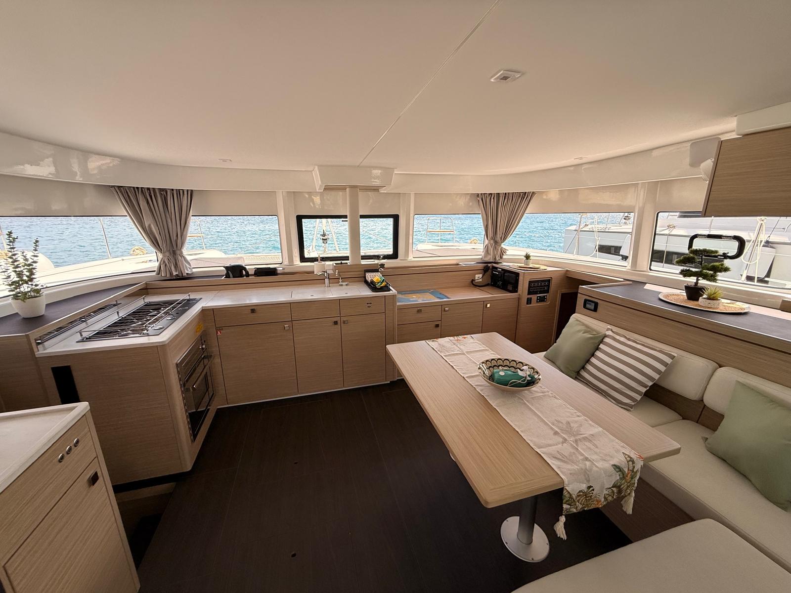 Lagoon 43 - 4 + 2 cab. — photo 12
