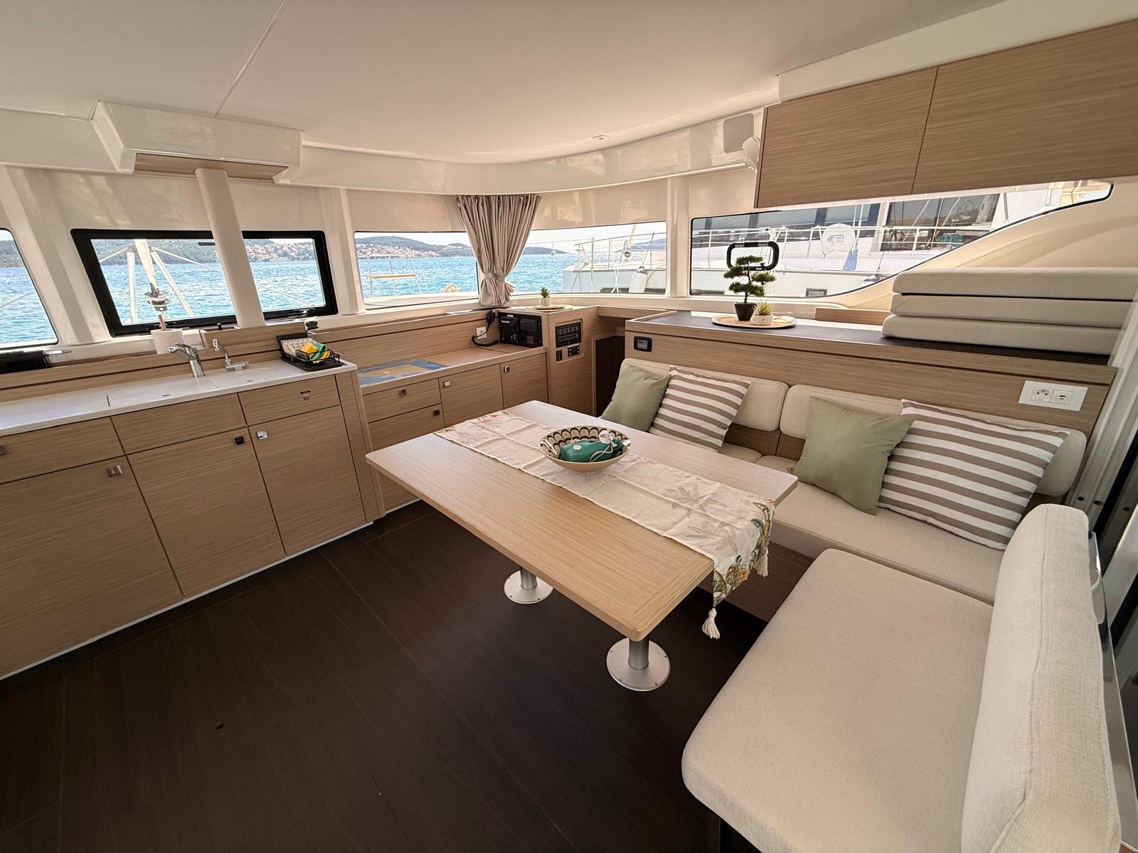 Lagoon 43 - 4 + 2 cab. — photo 13