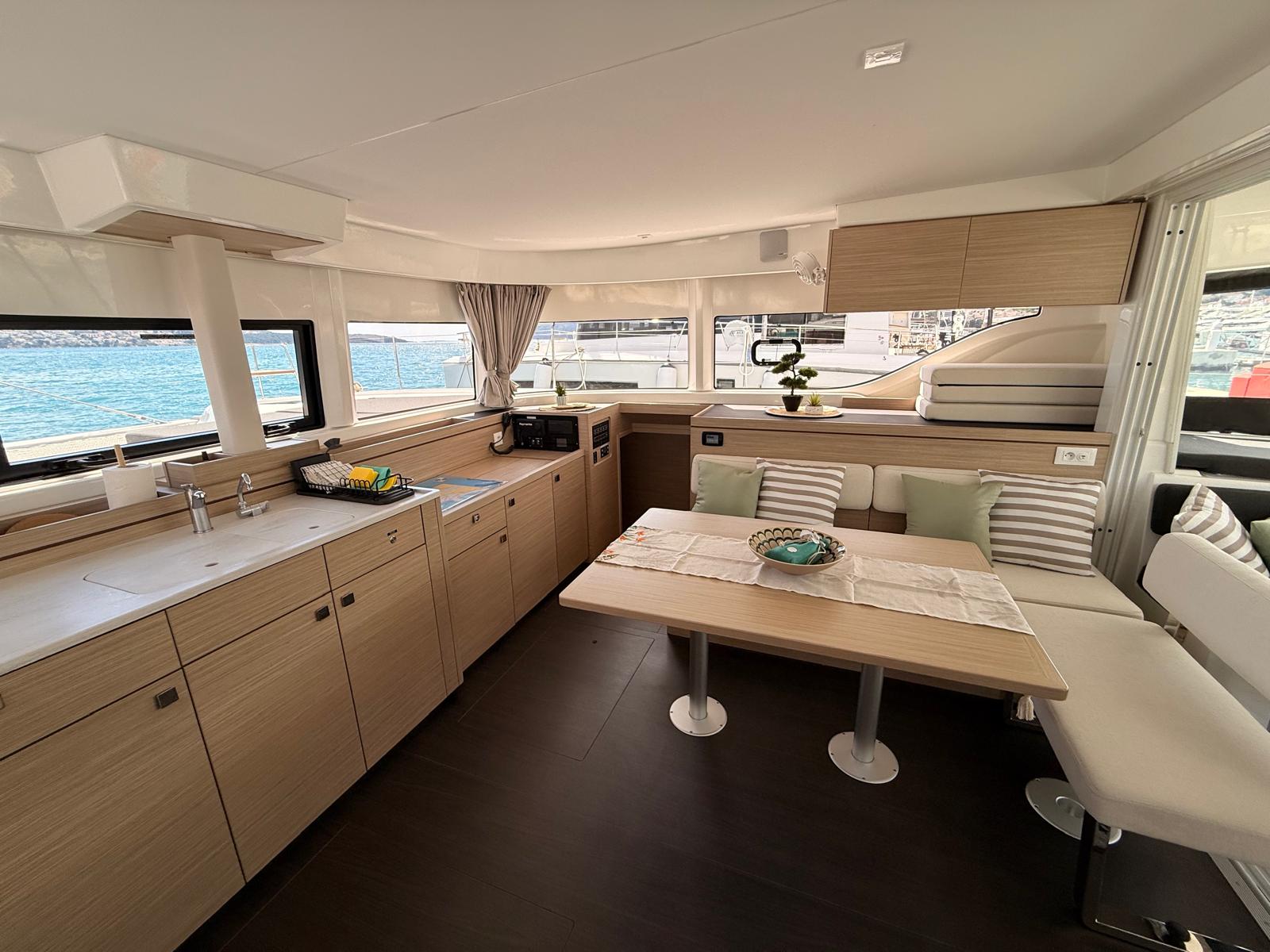 Lagoon 43 - 4 + 2 cab. — photo 14