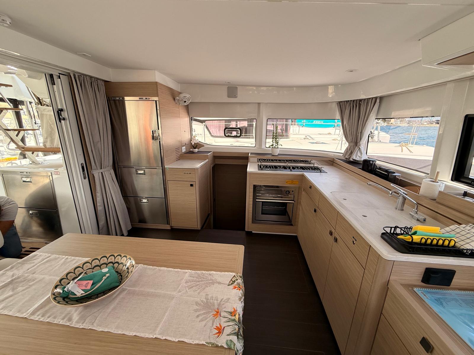 Lagoon 43 - 4 + 2 cab. — photo 15