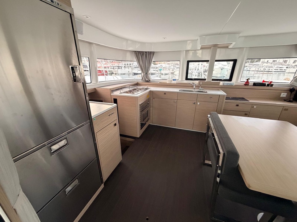 Lagoon 43 - 4 + 2 cab. — photo 16