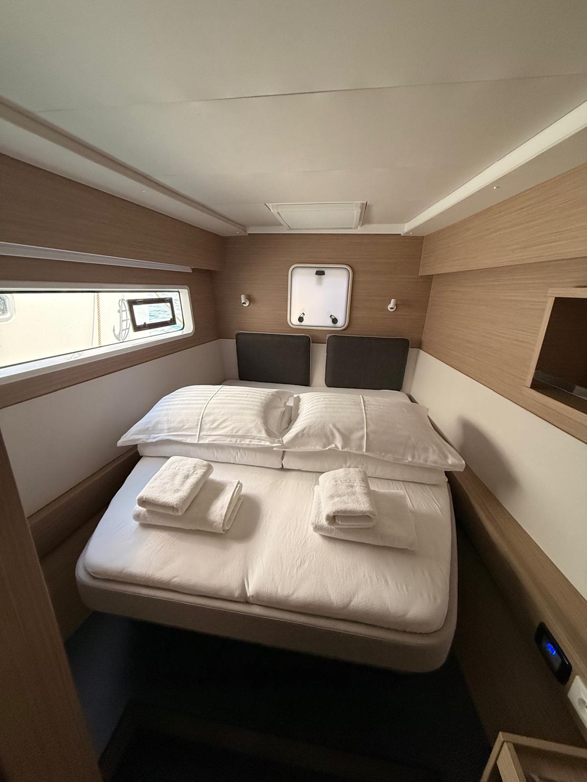 Lagoon 43 - 4 + 2 cab. — photo 18