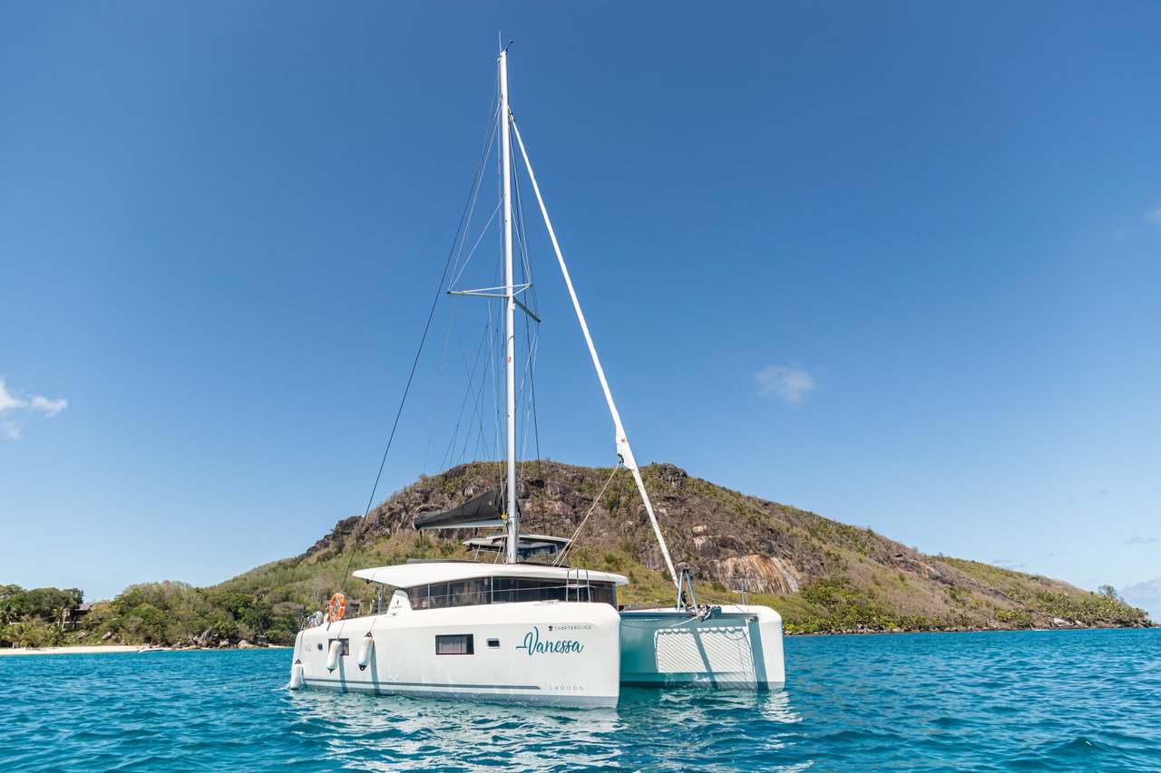 Lagoon 42 - 4 + 2 cab. — photo 4