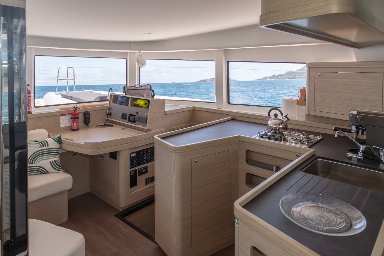 Lagoon 42 - 4 + 2 cab. — photo 29