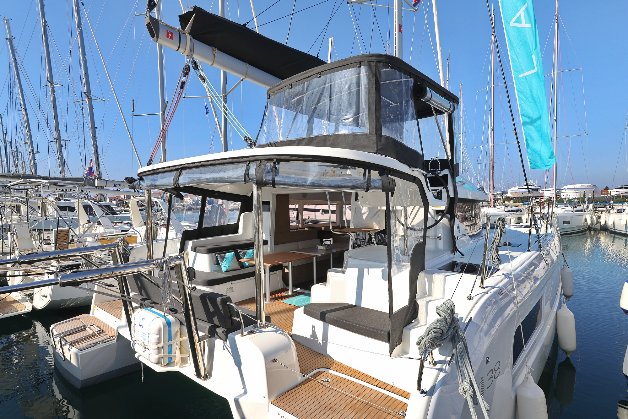 Lagoon 38 - 3 + 2 cab. — photo 37