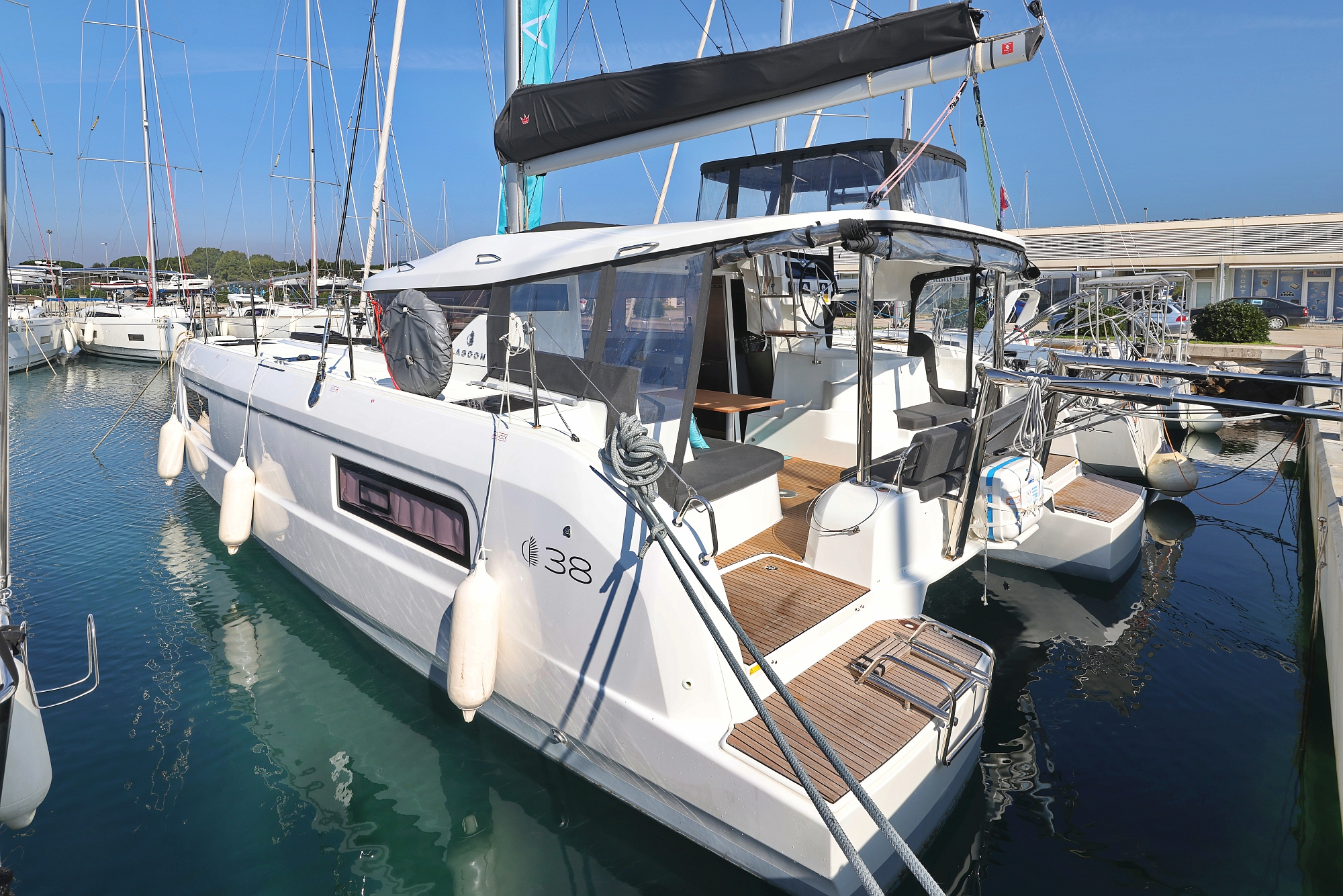 Lagoon 38 - 3 + 2 cab. — photo 38