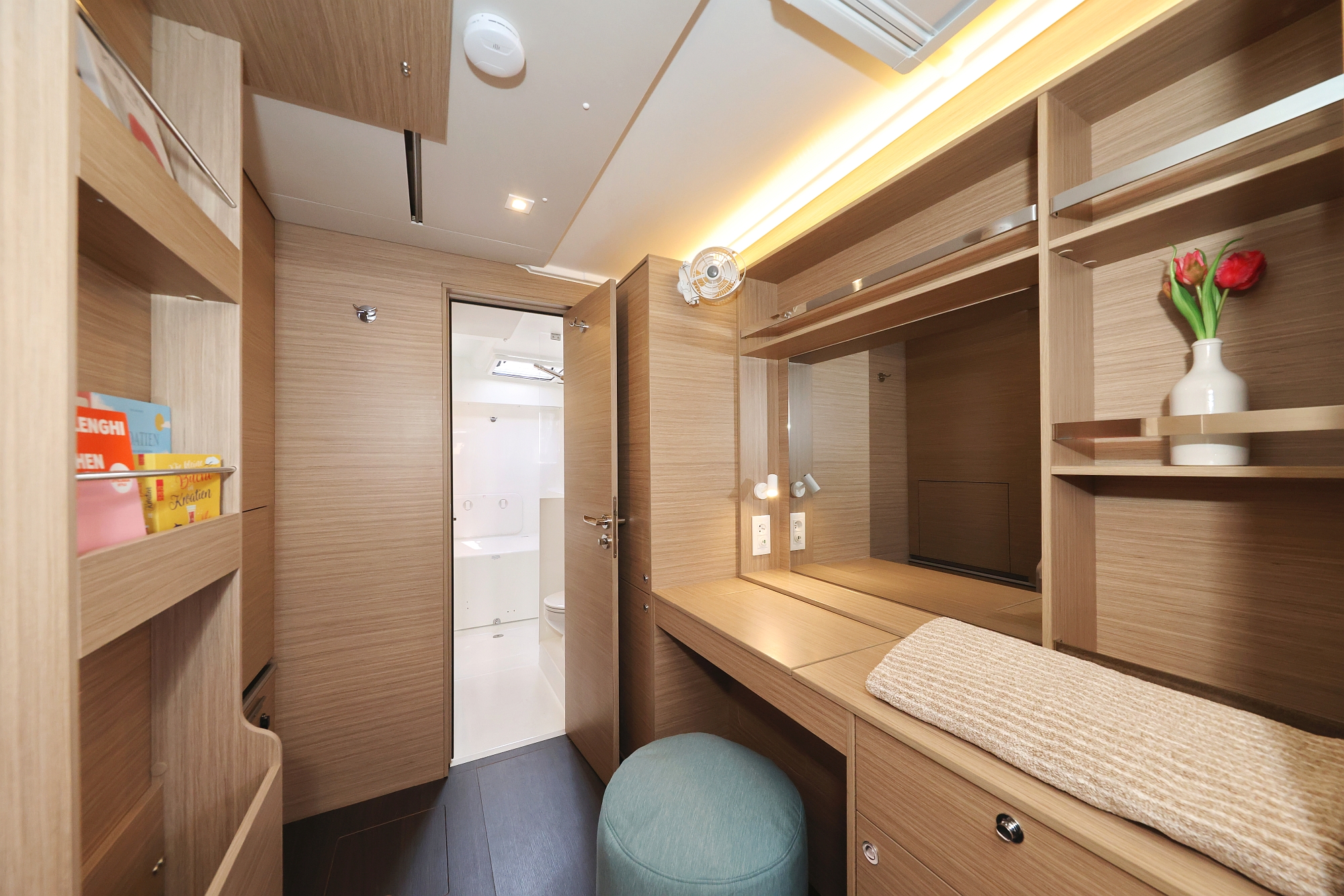 Lagoon 38 - 3 + 2 cab. — photo 18