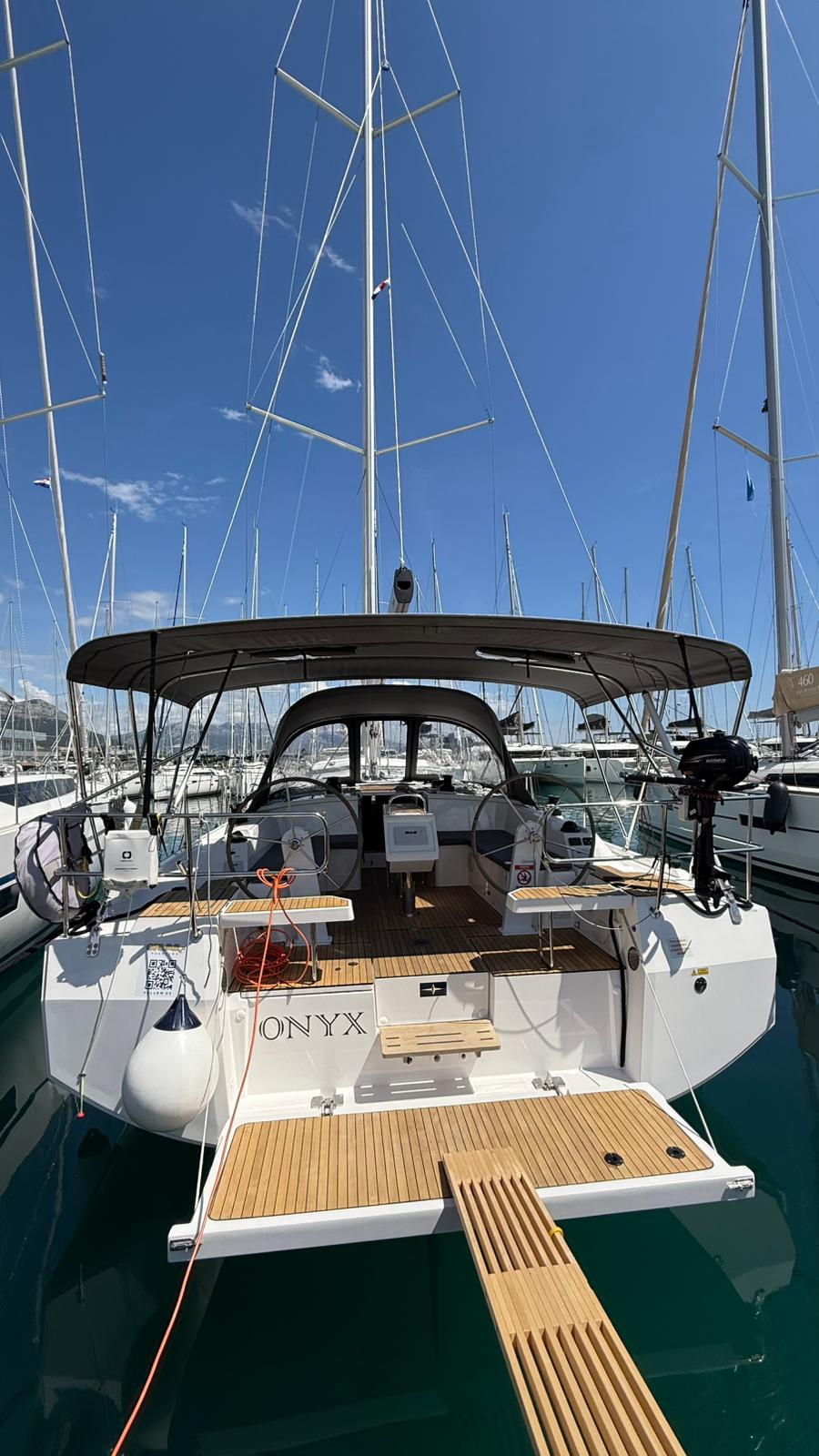 Bavaria C42 — photo 1