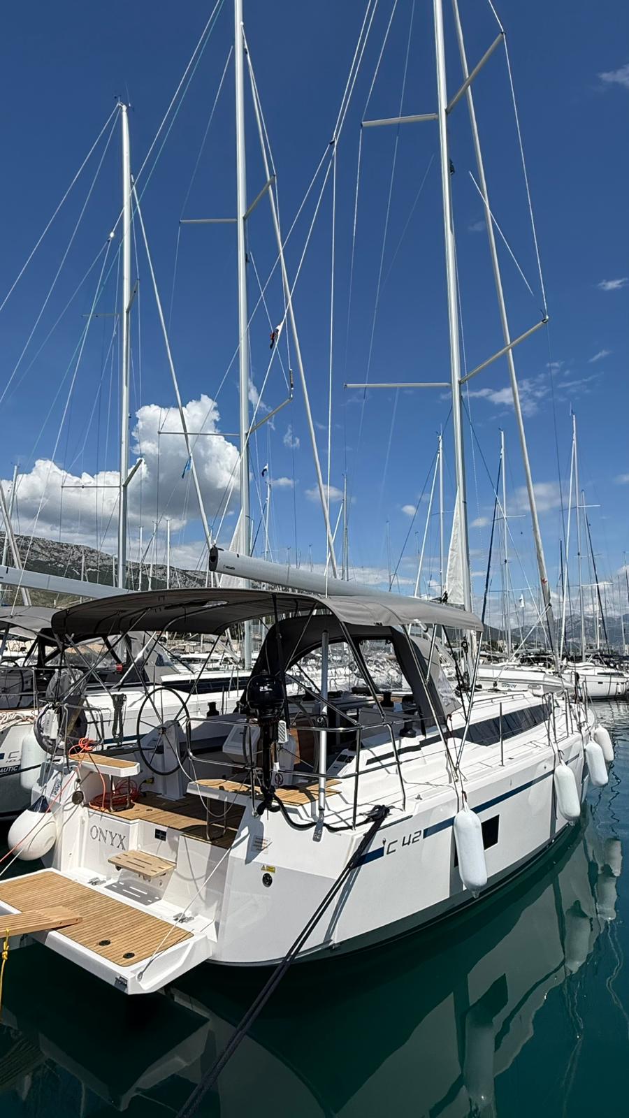 Bavaria C42 — photo 3