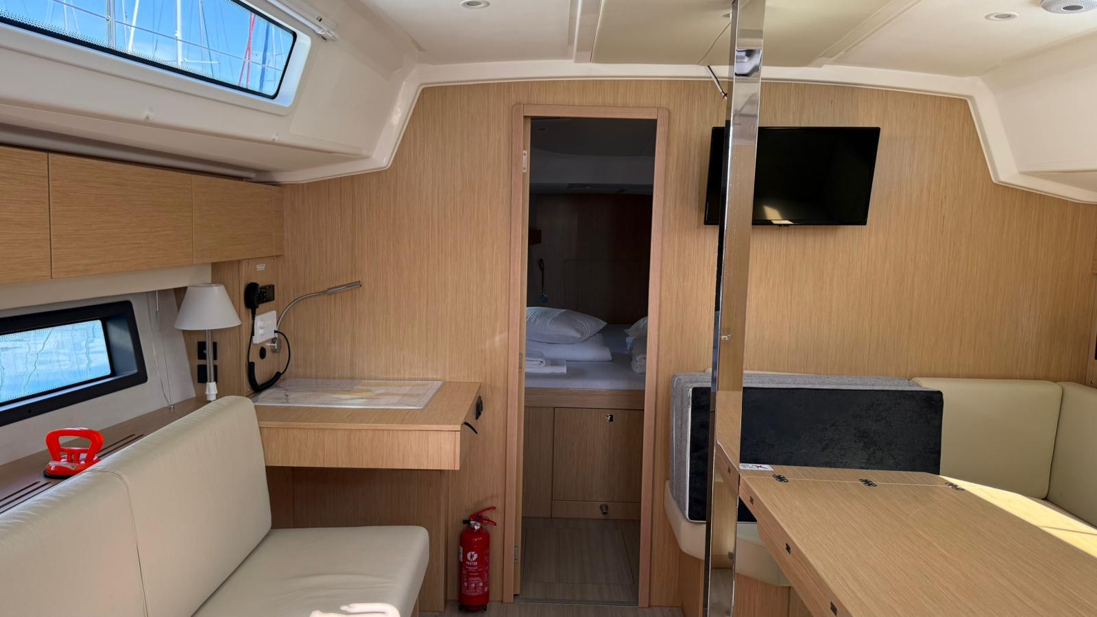 Bavaria C42 — photo 10