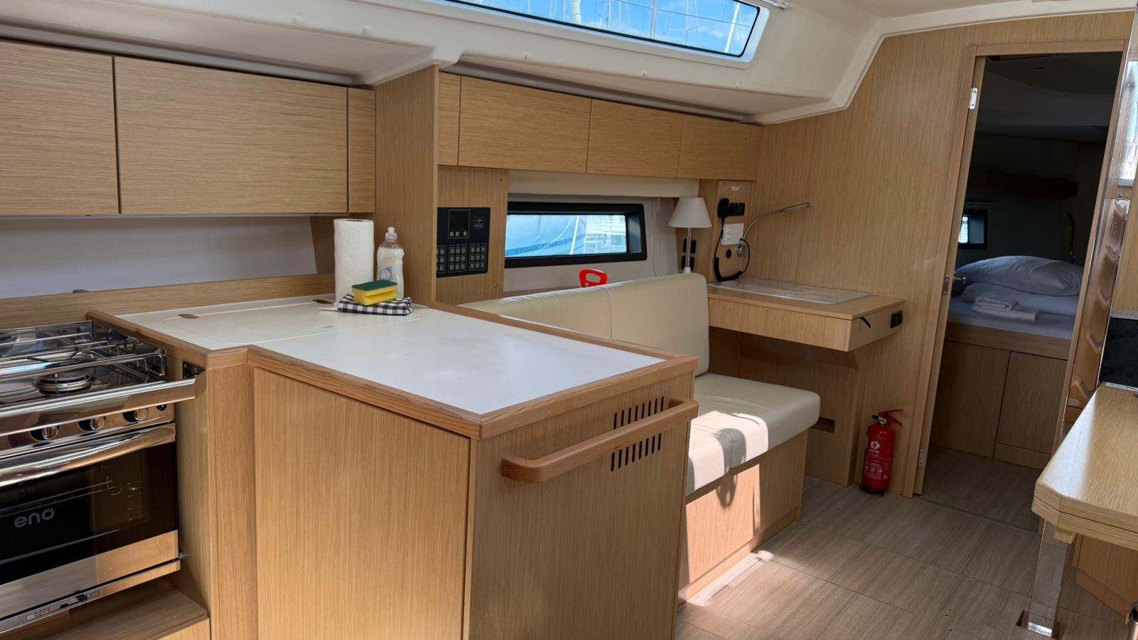 Bavaria C42 — photo 11