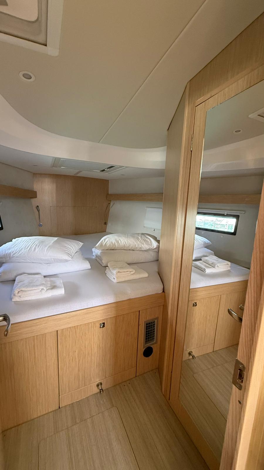 Bavaria C42 — photo 14