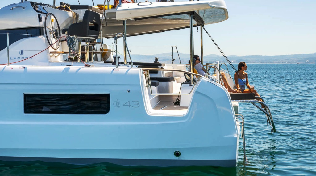 Lagoon 43 - 4 + 2 cab. — photo 3