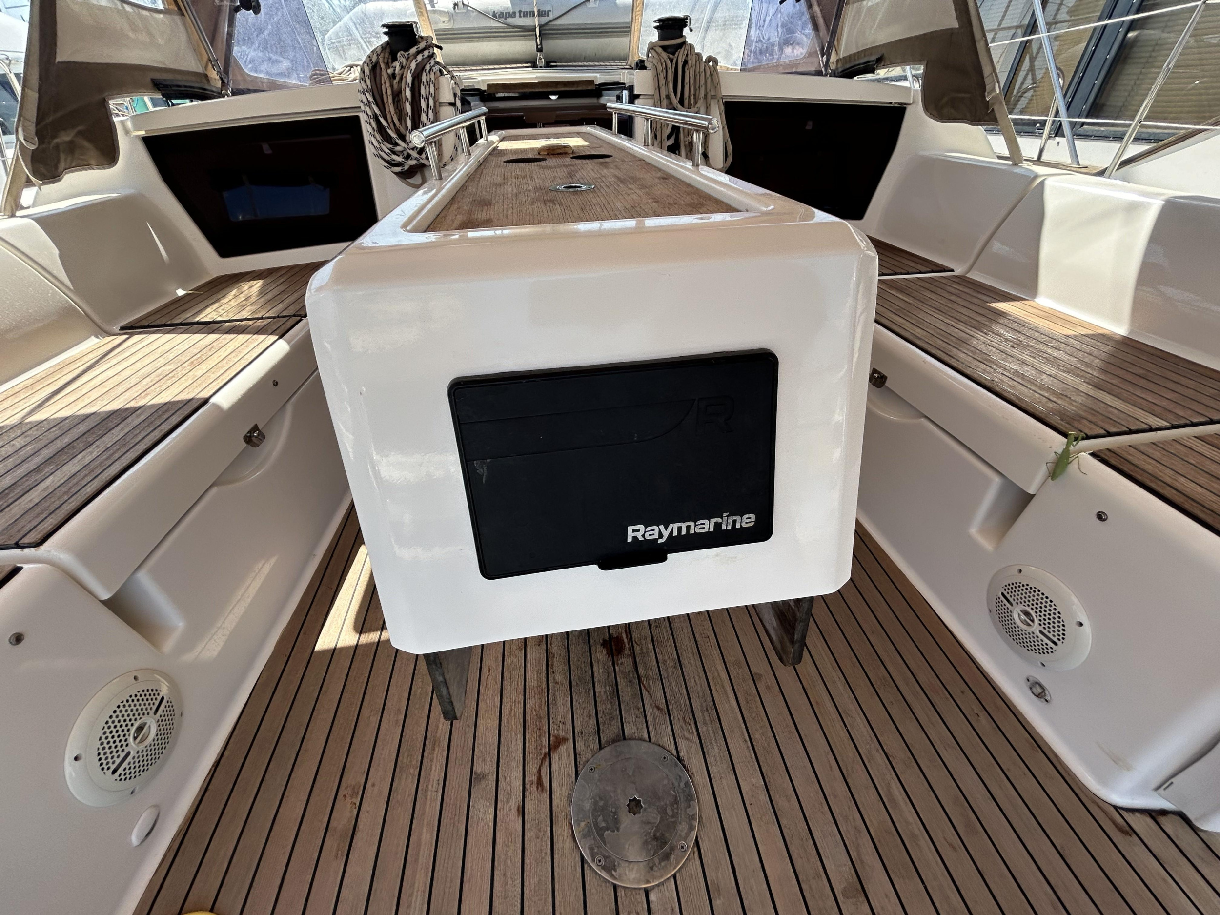 Dufour 430 GL — photo 26