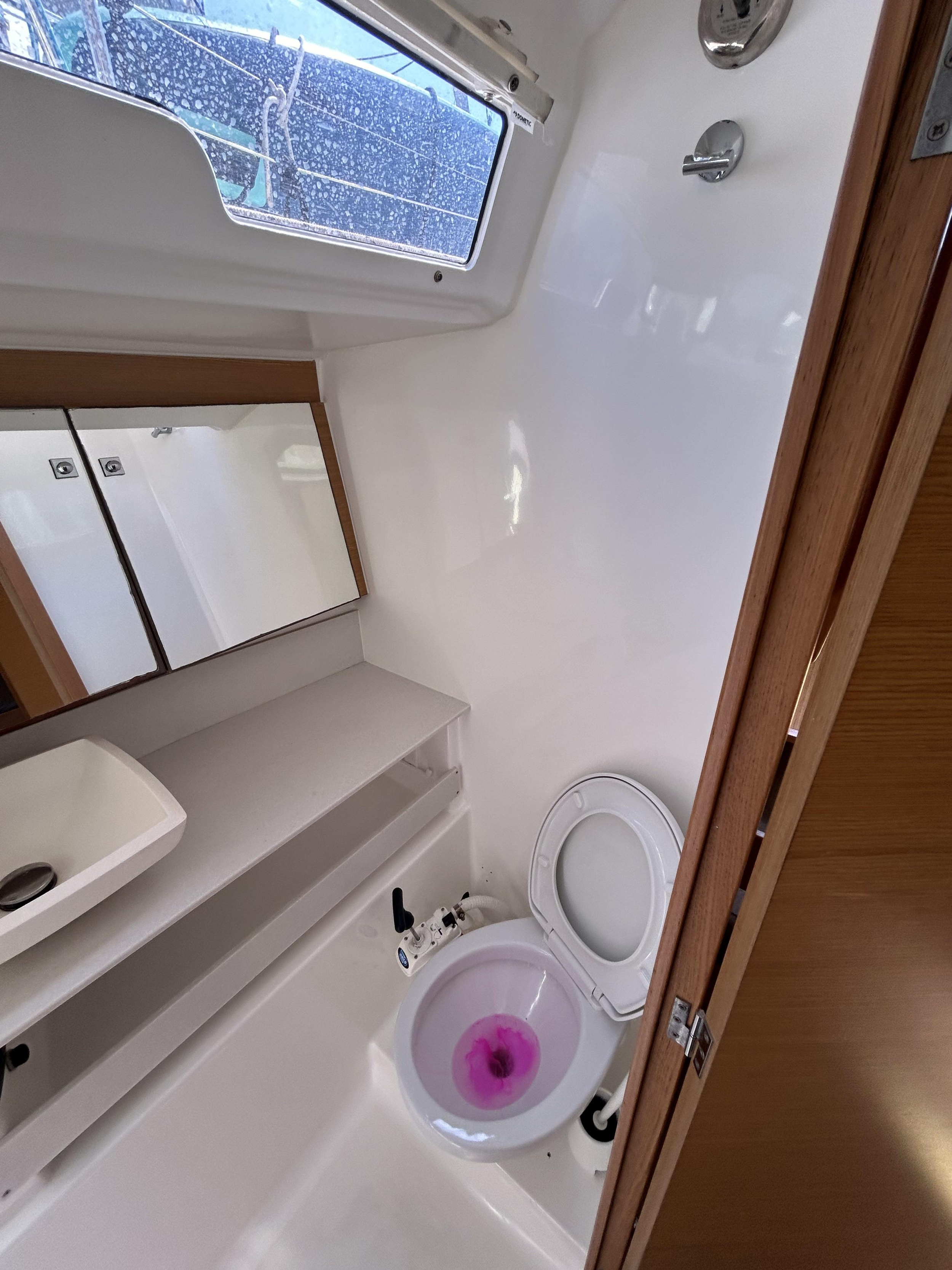 Dufour 430 GL — photo 12