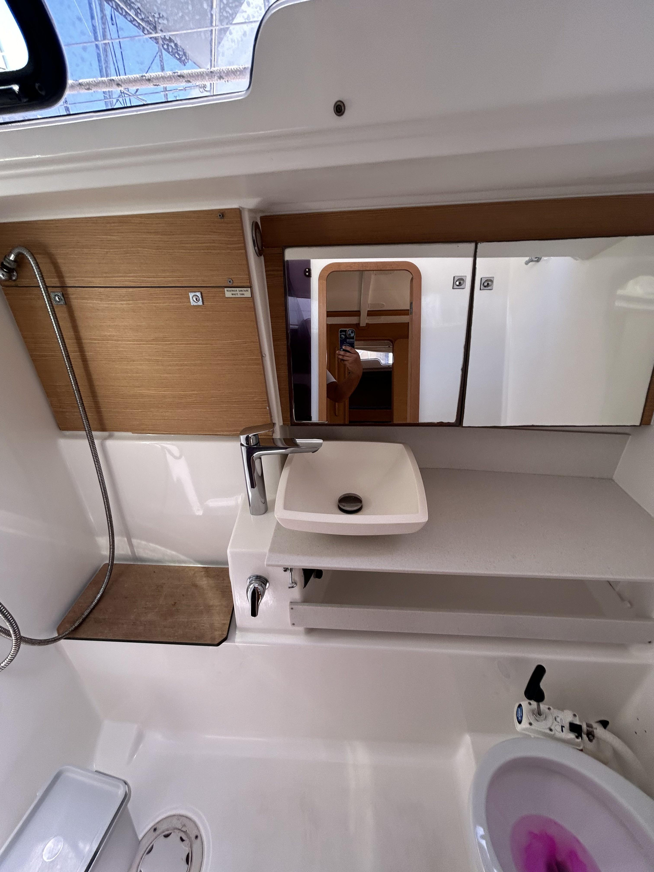 Dufour 430 GL — photo 13