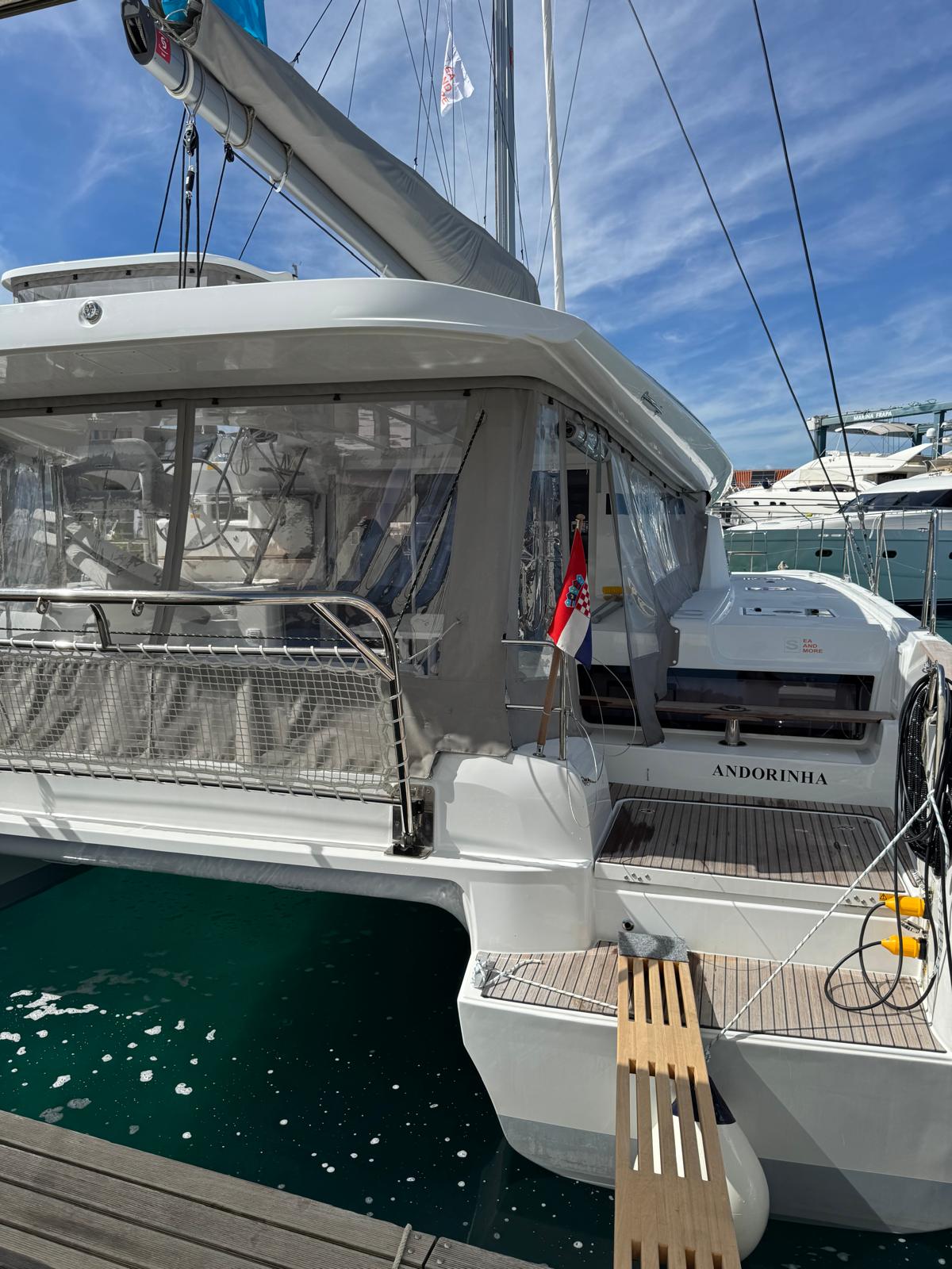 Lagoon 43 - 4 + 2 cab. — photo 5