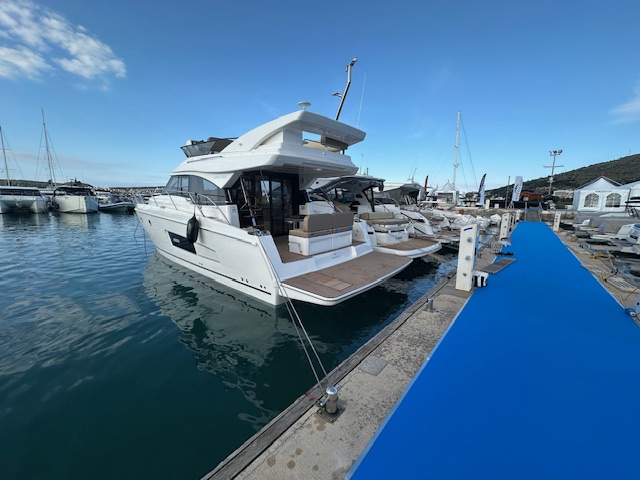 Bavaria Virtess 420 Fly — photo 10