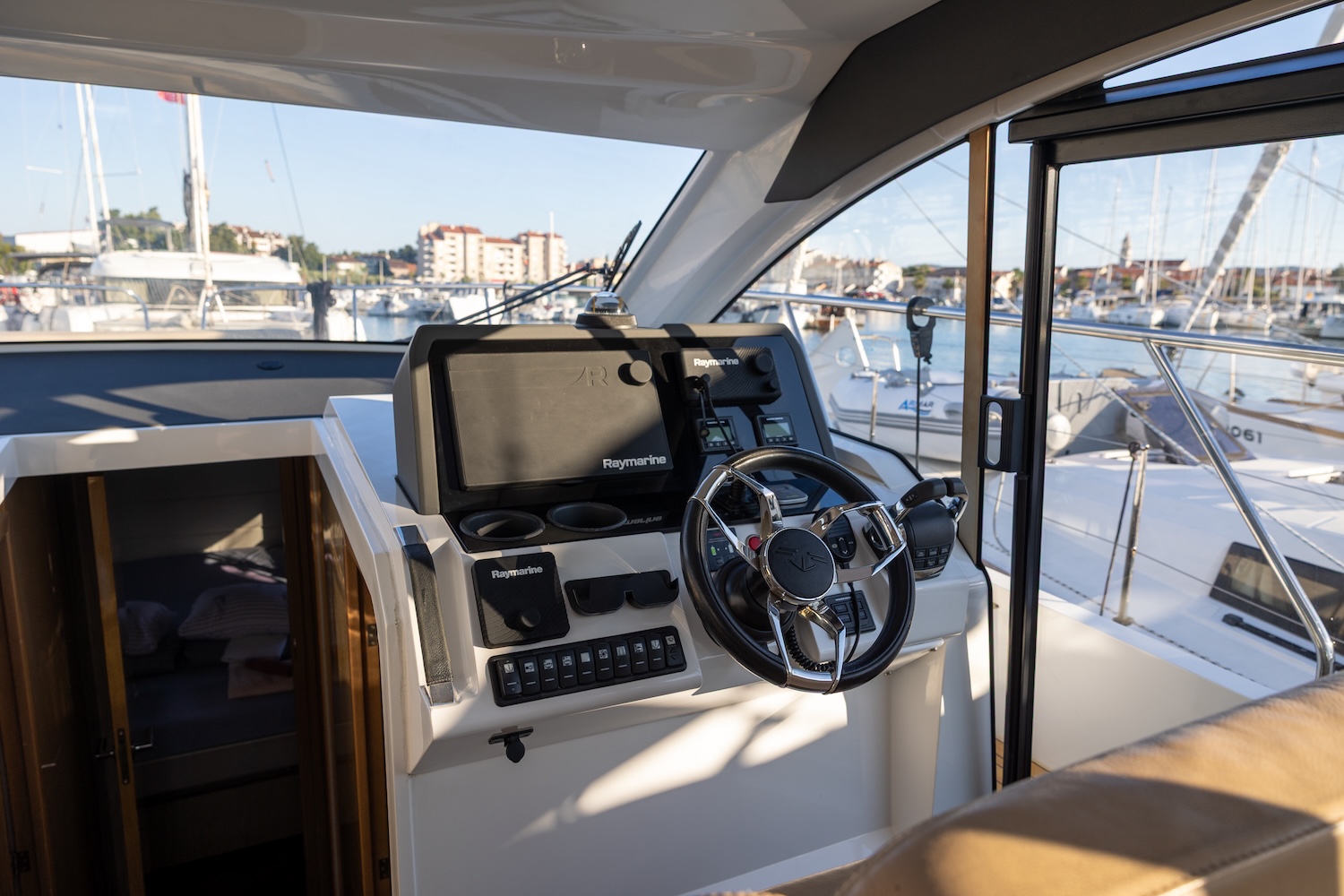 Sealine C390 — photo 15