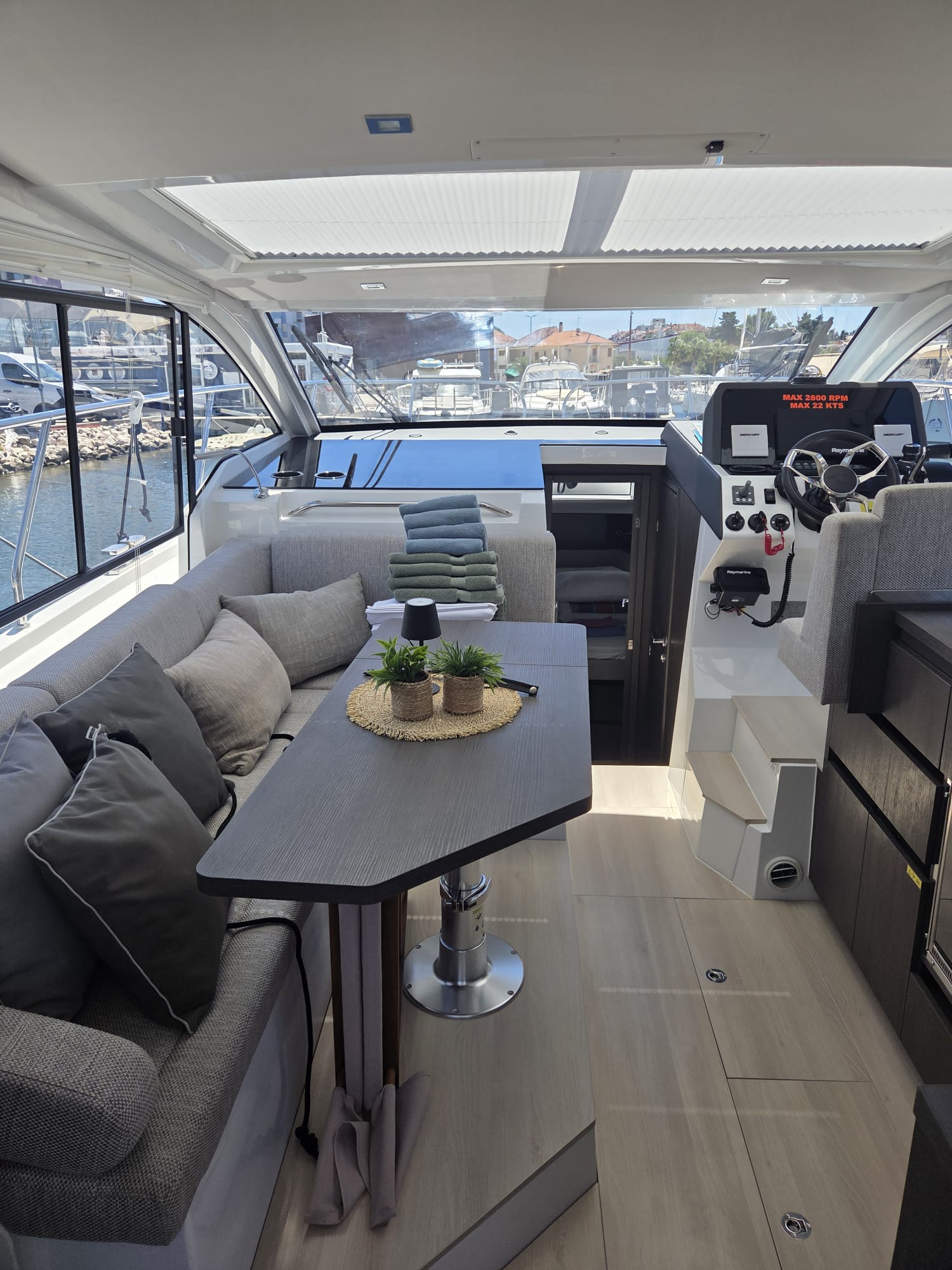 Sealine C335 — photo 4