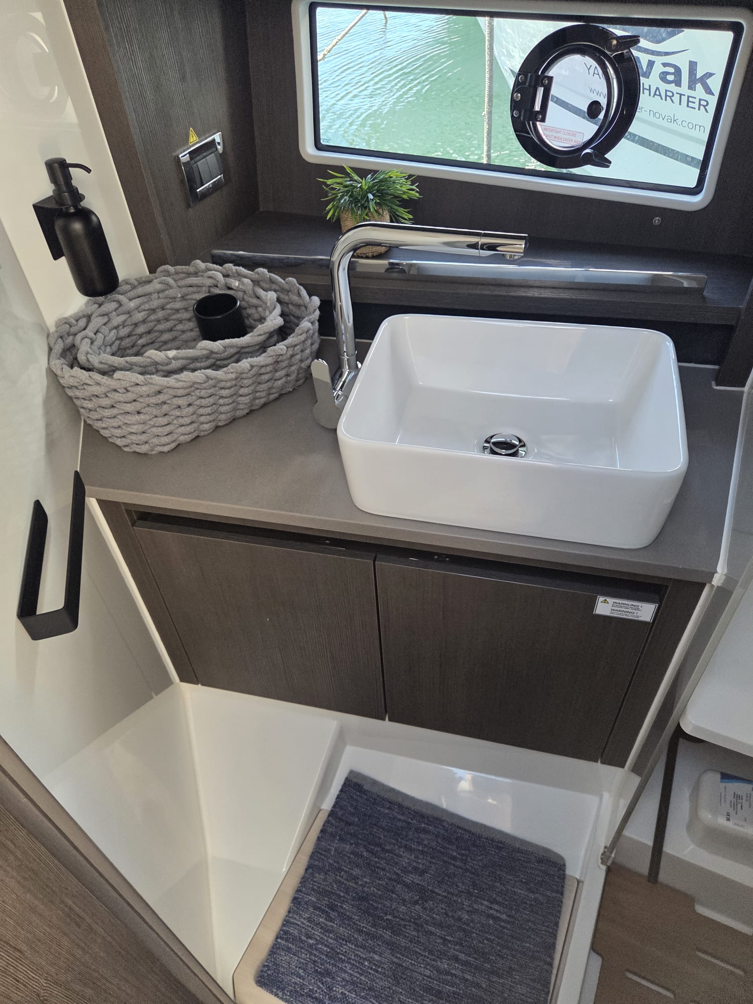 Sealine C335 — photo 11