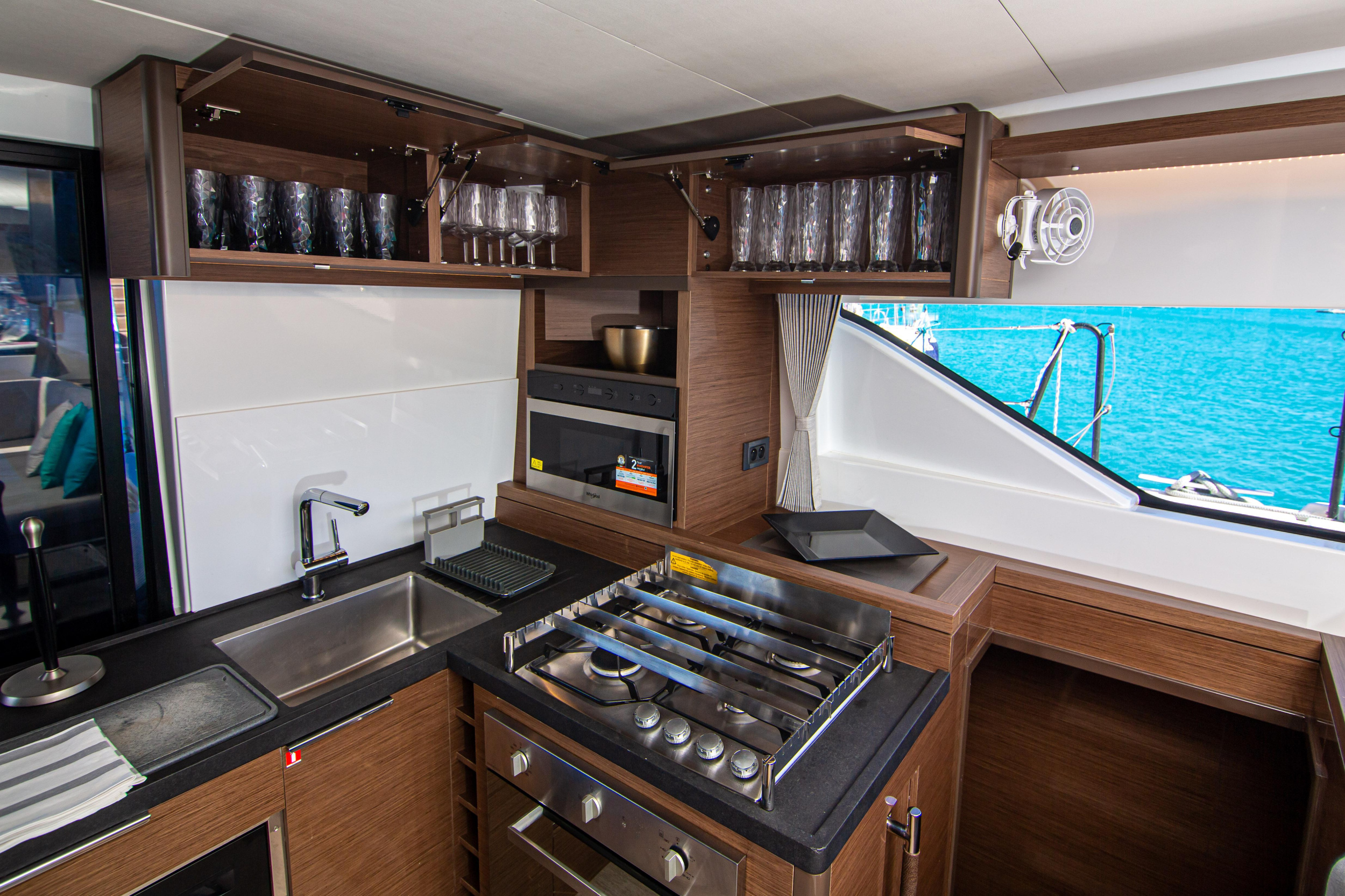 Lagoon 50 - 6 + 2 cab. — photo 17