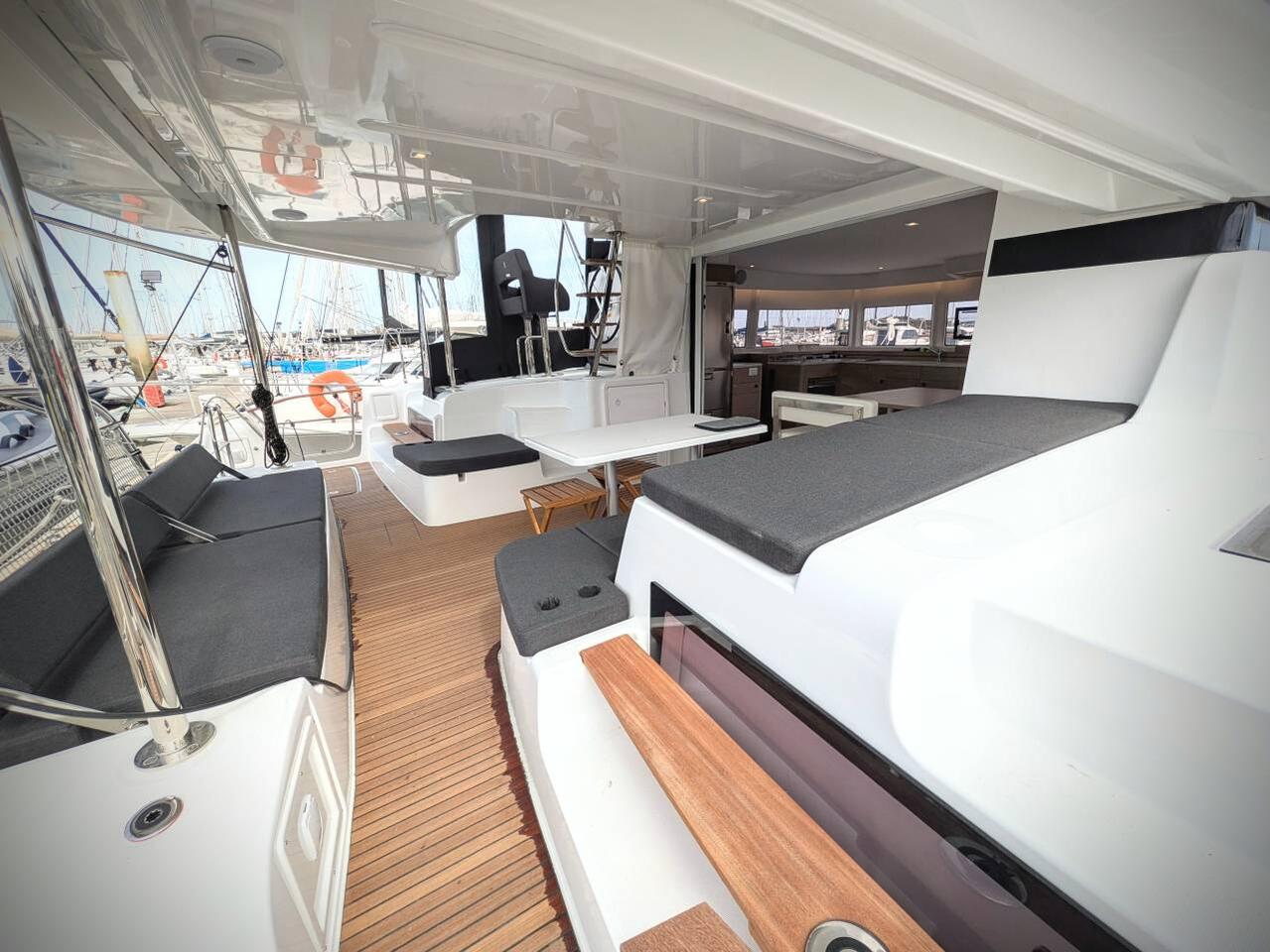 Lagoon 43 - 4 + 2 cab. — photo 7