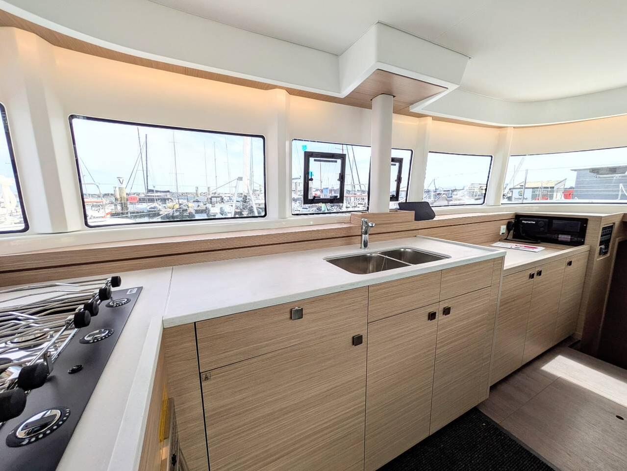 Lagoon 43 - 4 + 2 cab. — photo 10