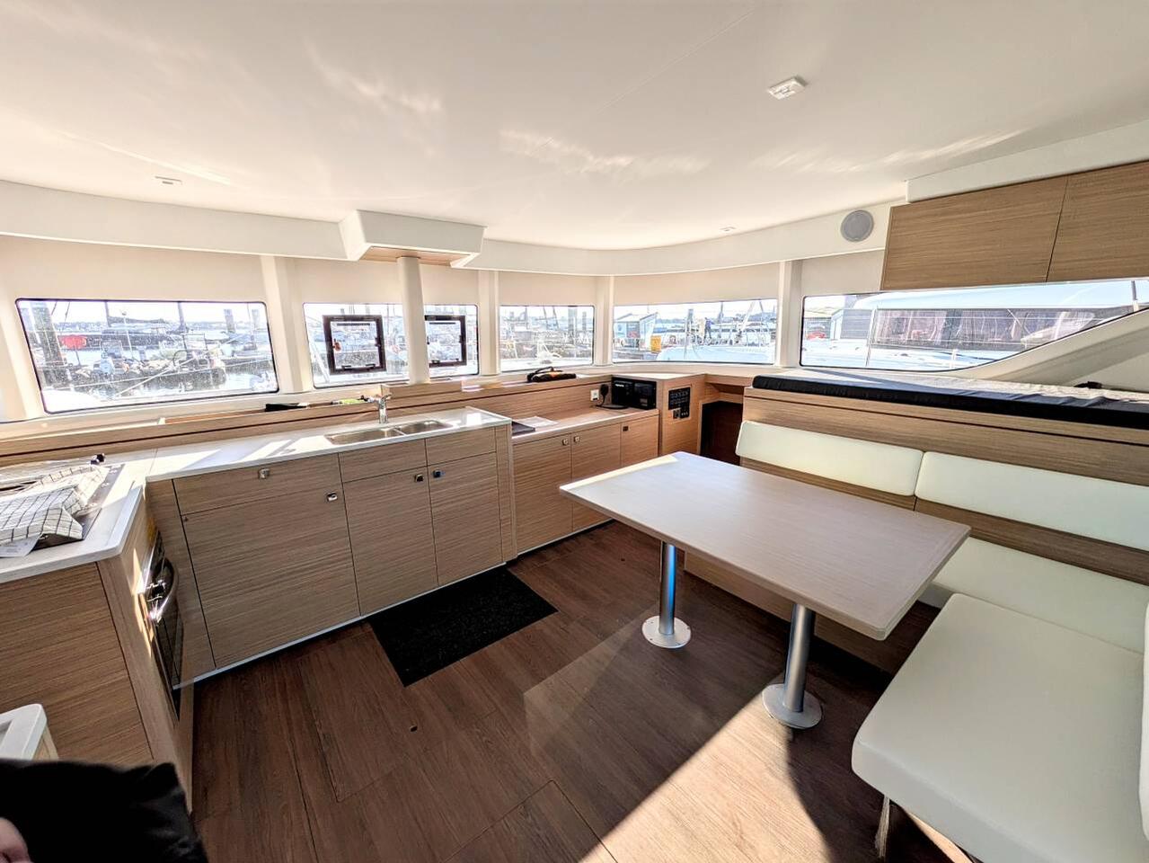 Lagoon 43 - 4 + 2 cab. — photo 12