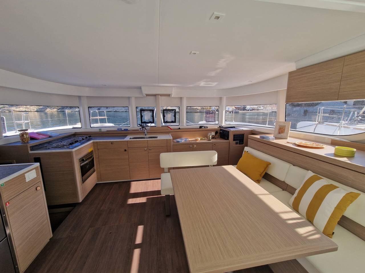 Lagoon 43 - 4 + 2 cab. — photo 13