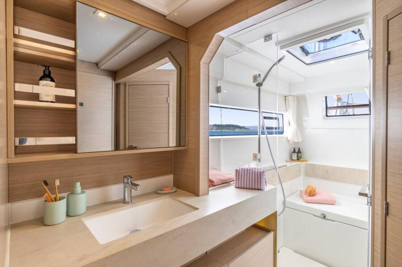 Lagoon 43 - 4 + 2 cab. — photo 18